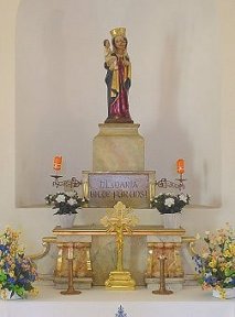 Eine Nachbildung der Ganderstatue von Altötting im Inneren der Kapelle