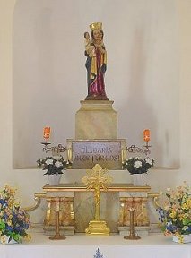 Eine Nachbildung der Ganderstatue von Alttting im Inneren der Kapelle